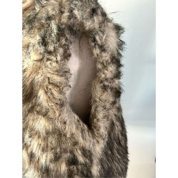 Michael Kors faux fur vest size medium - Picture 4 of 6